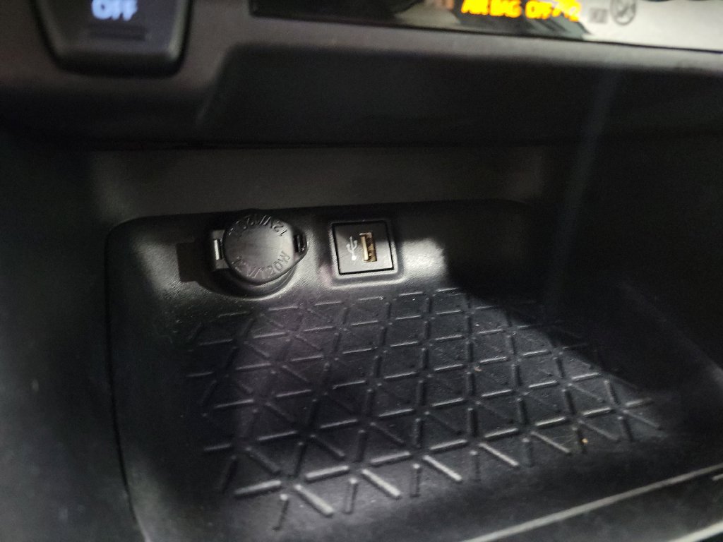 Used 2025 Toyota RAV4 XLE AWD/4WD image 18