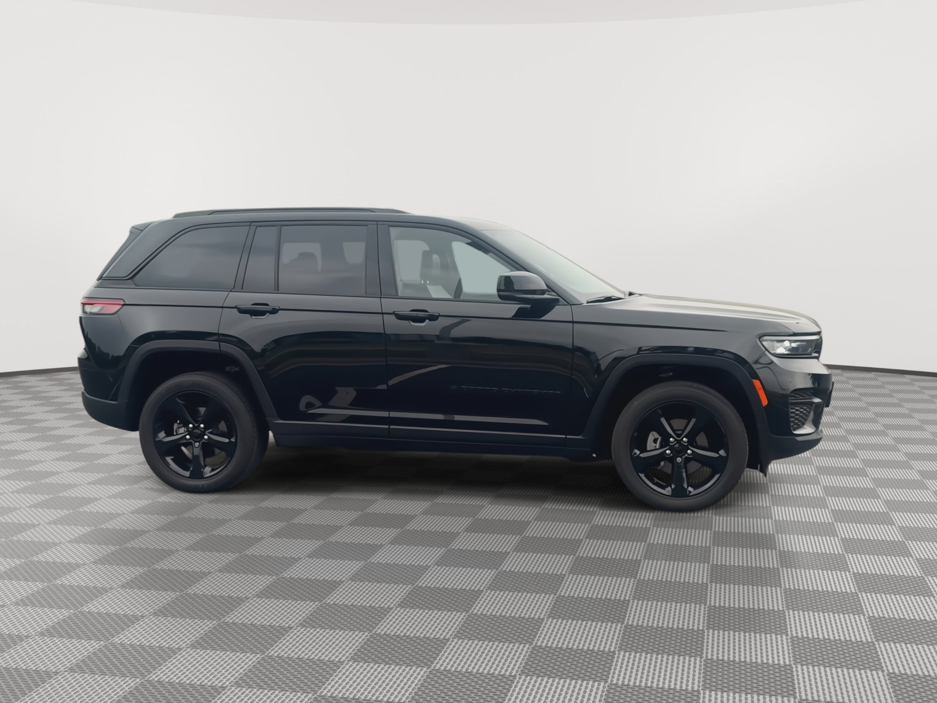 Used 2023 Jeep Grand Cherokee Altitude AWD/4WD image 9
