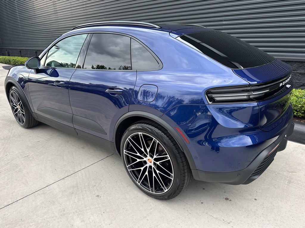 Used 2026 Porsche Macan Electric RWD image 3