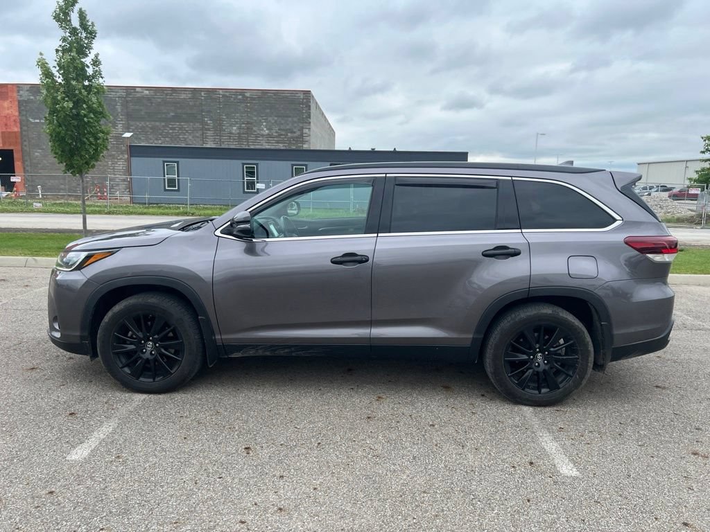 Used 2019 Toyota Highlander SE AWD/4WD image 3