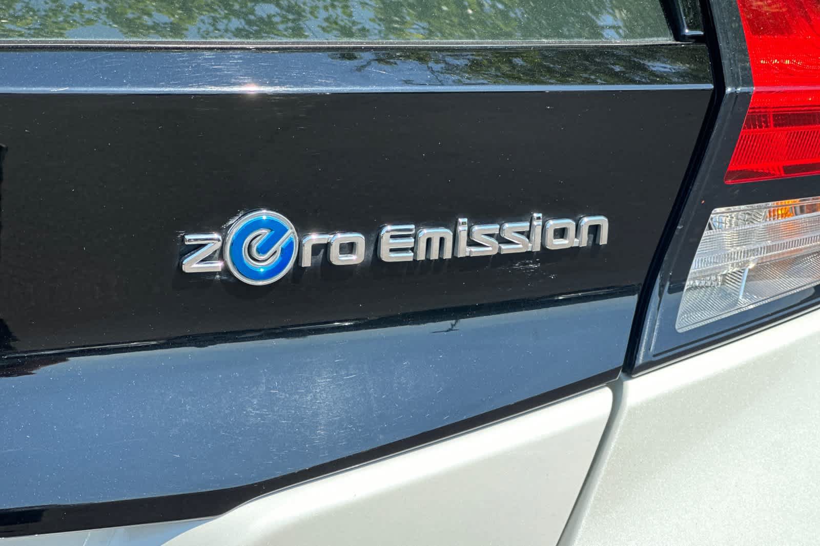 Used 2018 Nissan Leaf SV w/ SV Technology Package FWD image 28