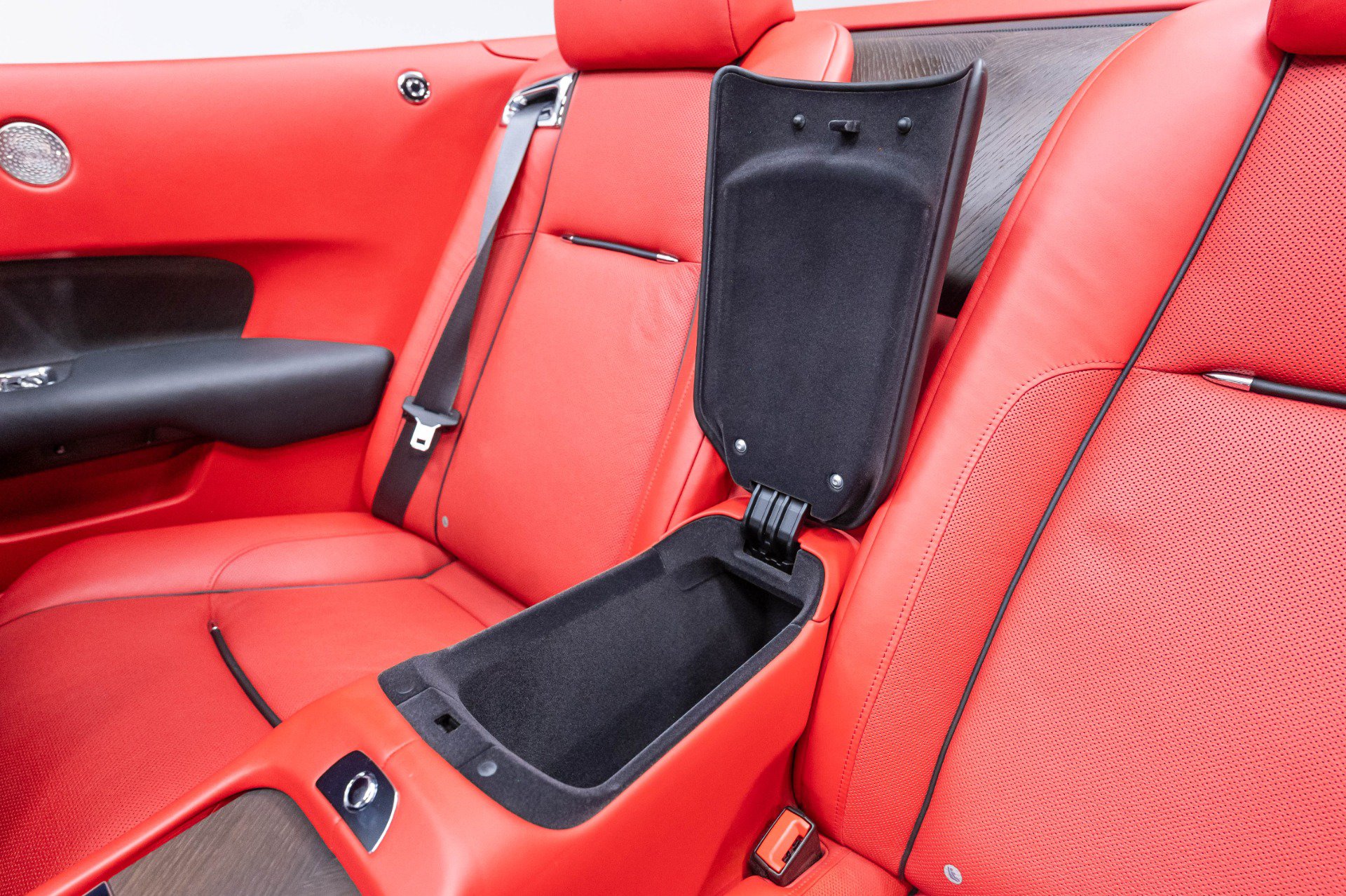 Used 2017 Rolls-Royce Dawn RWD image 29