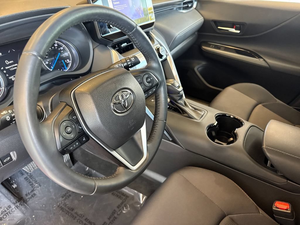 Used 2023 Toyota Venza LE AWD/4WD image 11