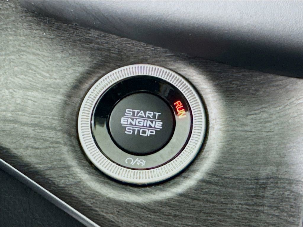 Used 2022 Jeep Grand Cherokee Overland w/ MOPAR Finishing Package image 34