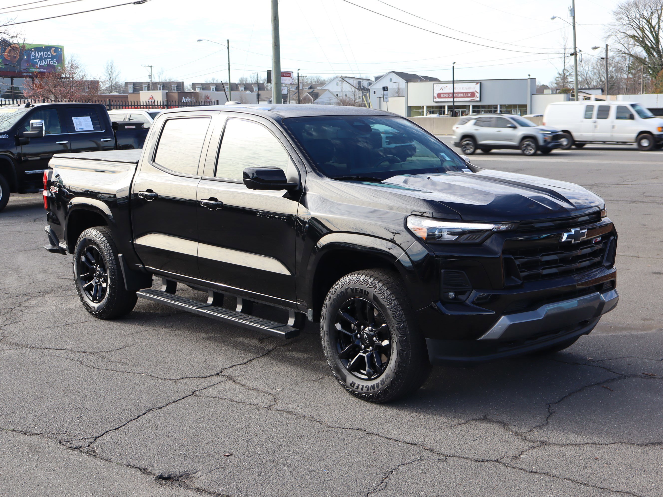 Certified 2025 Chevrolet Colorado Z71 w/ Midnight Edition image 2