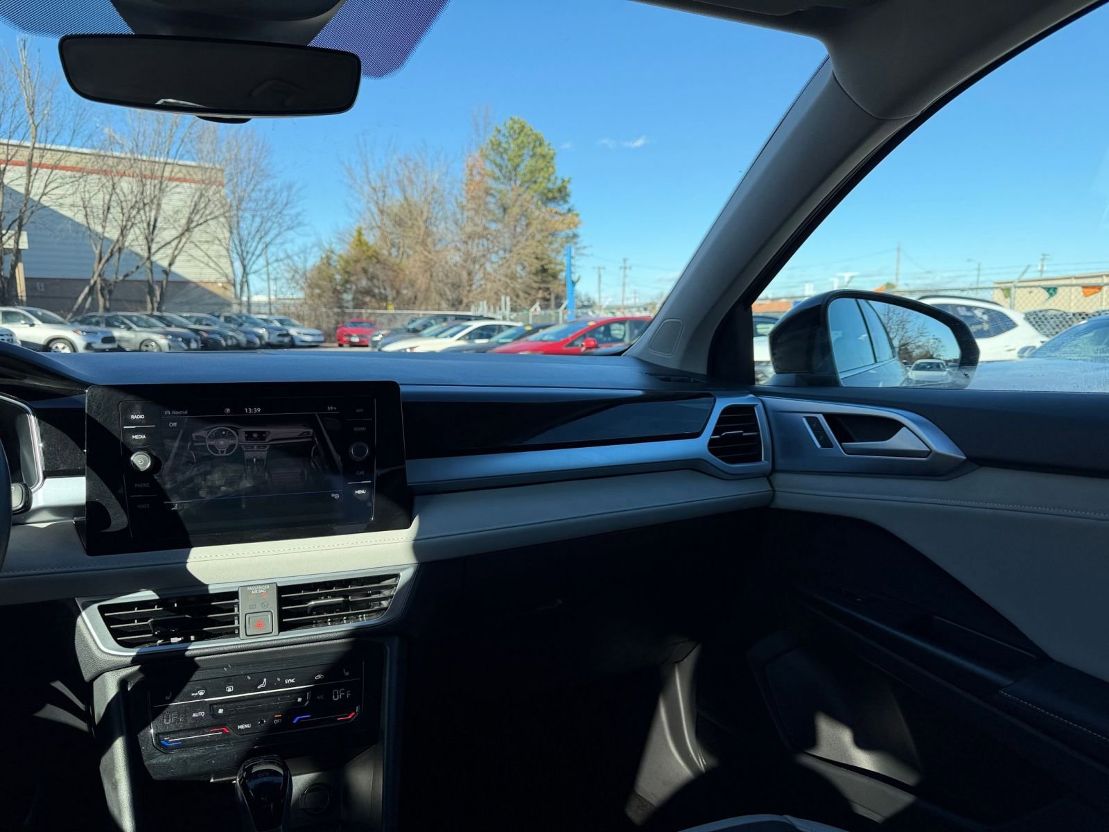 Used 2025 Volkswagen Taos SE image 35