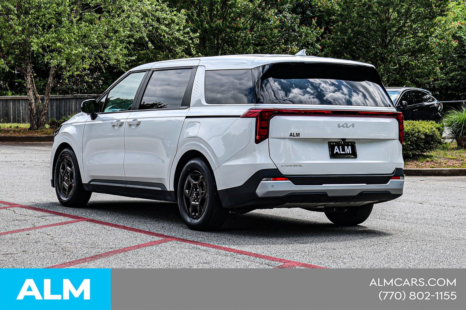 Used 2025 Kia Carnival FWD image 9
