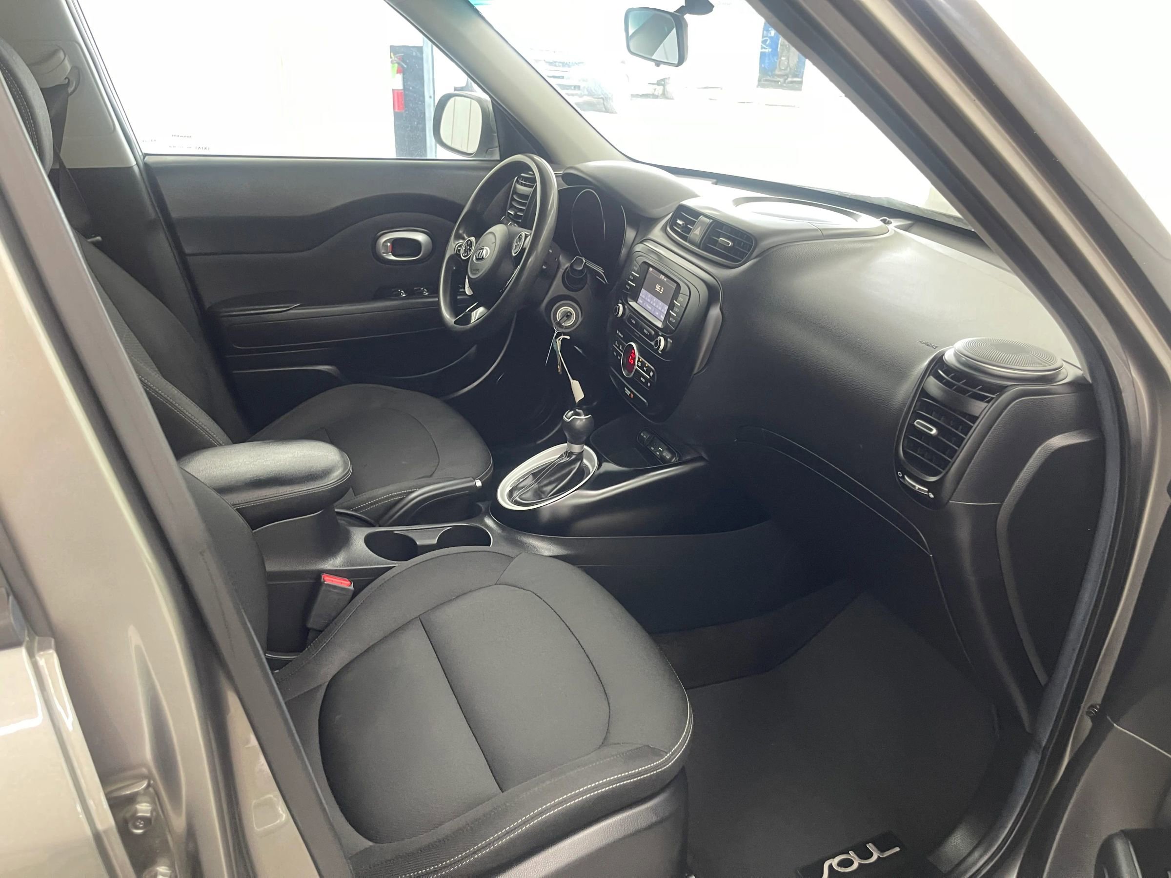 Used 2017 Kia Soul + image 12