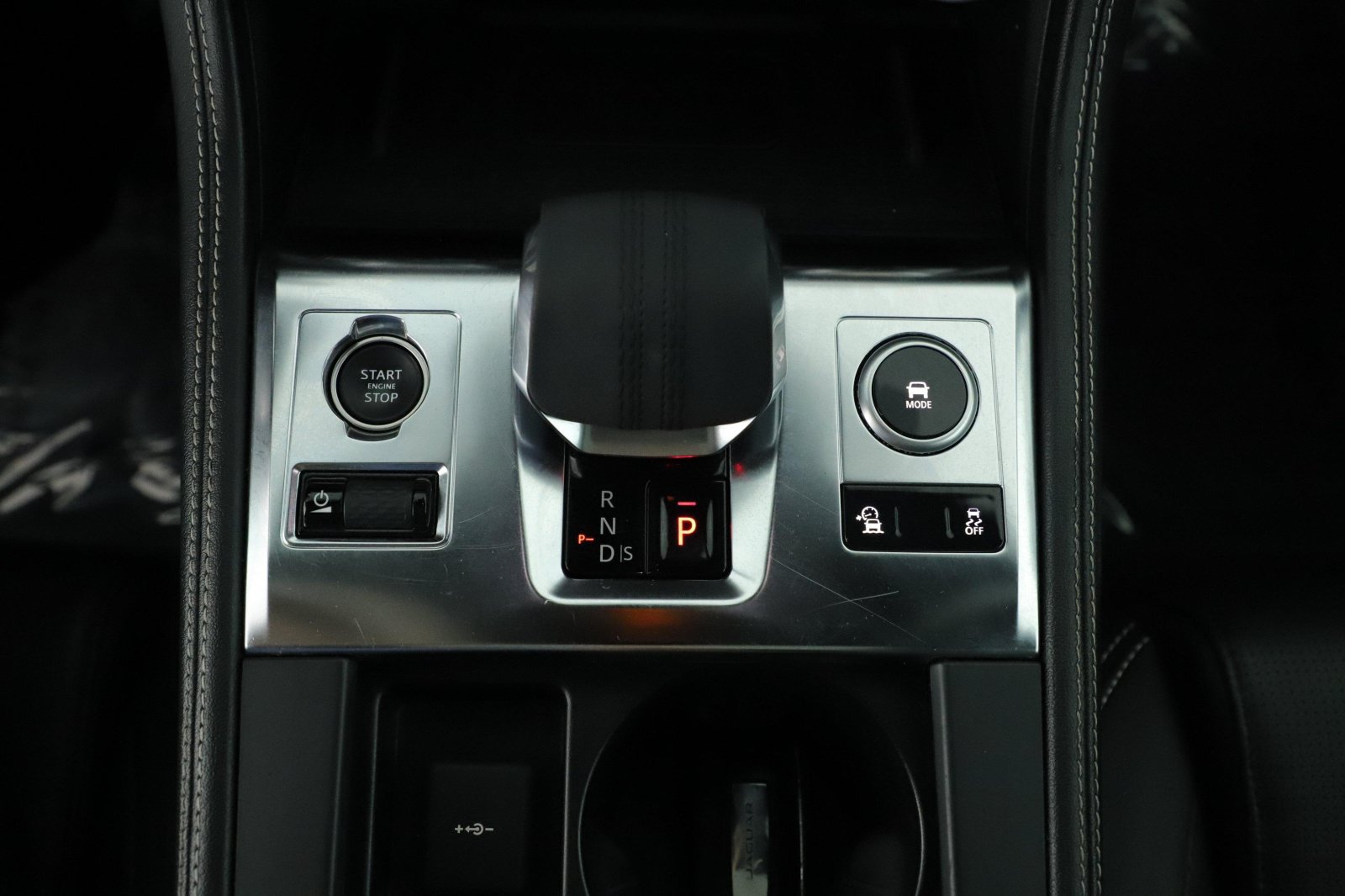Used 2025 Jaguar F-PACE R-Dynamic S AWD/4WD image 21