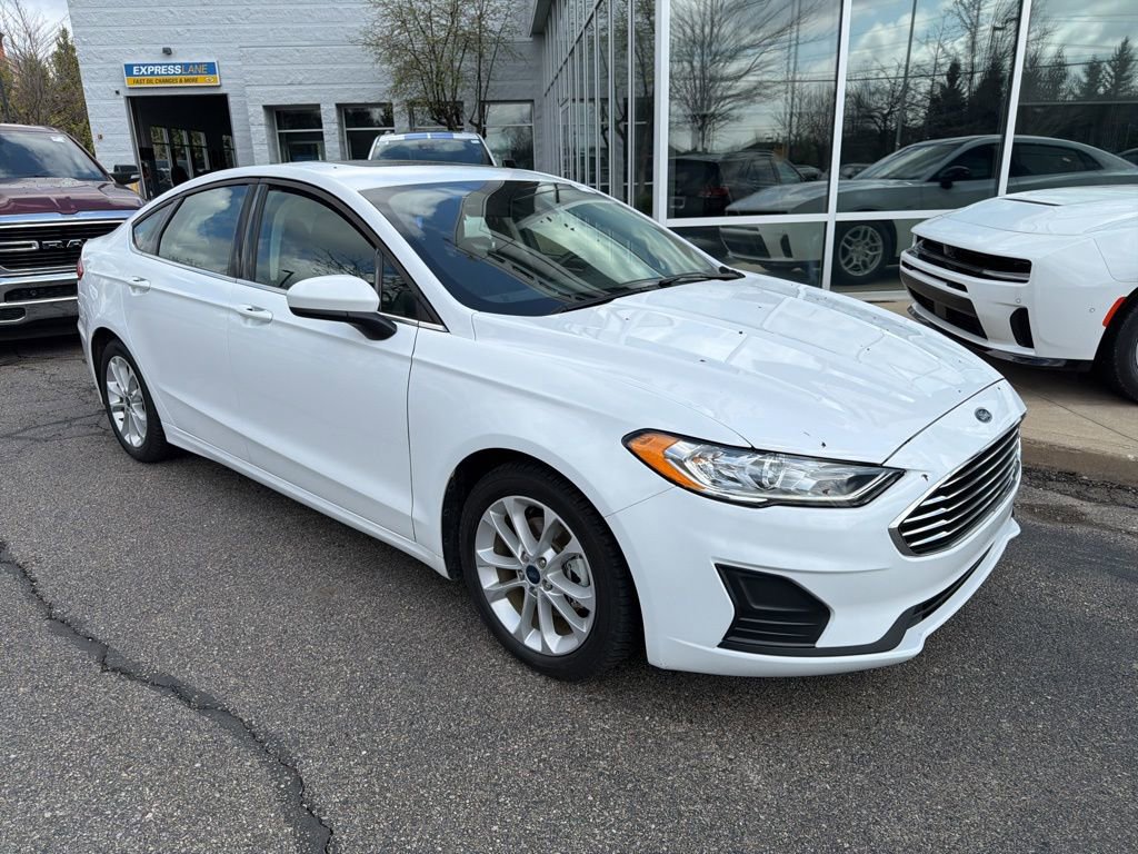 Used 2020 Ford Fusion SE FWD image 1