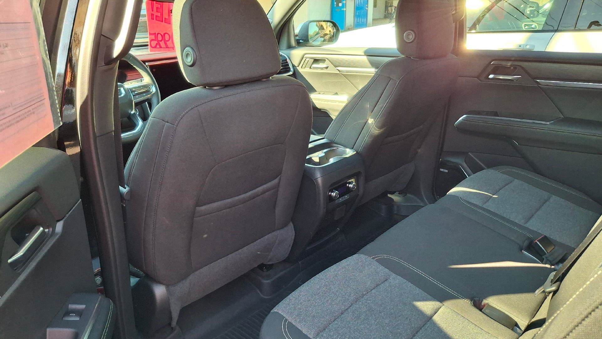 Used 2025 GMC Acadia Elevation AWD/4WD image 8