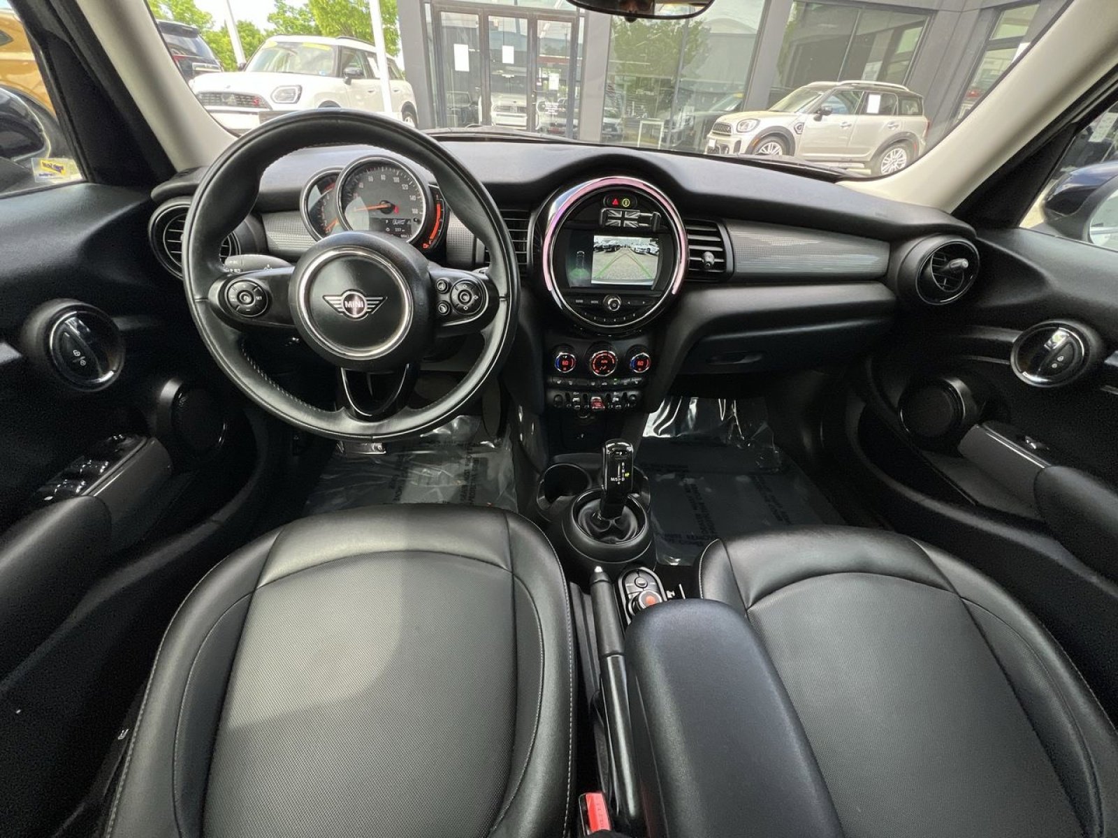 Used 2020 MINI Cooper 4-Door Hardtop w/ Storage Package image 6