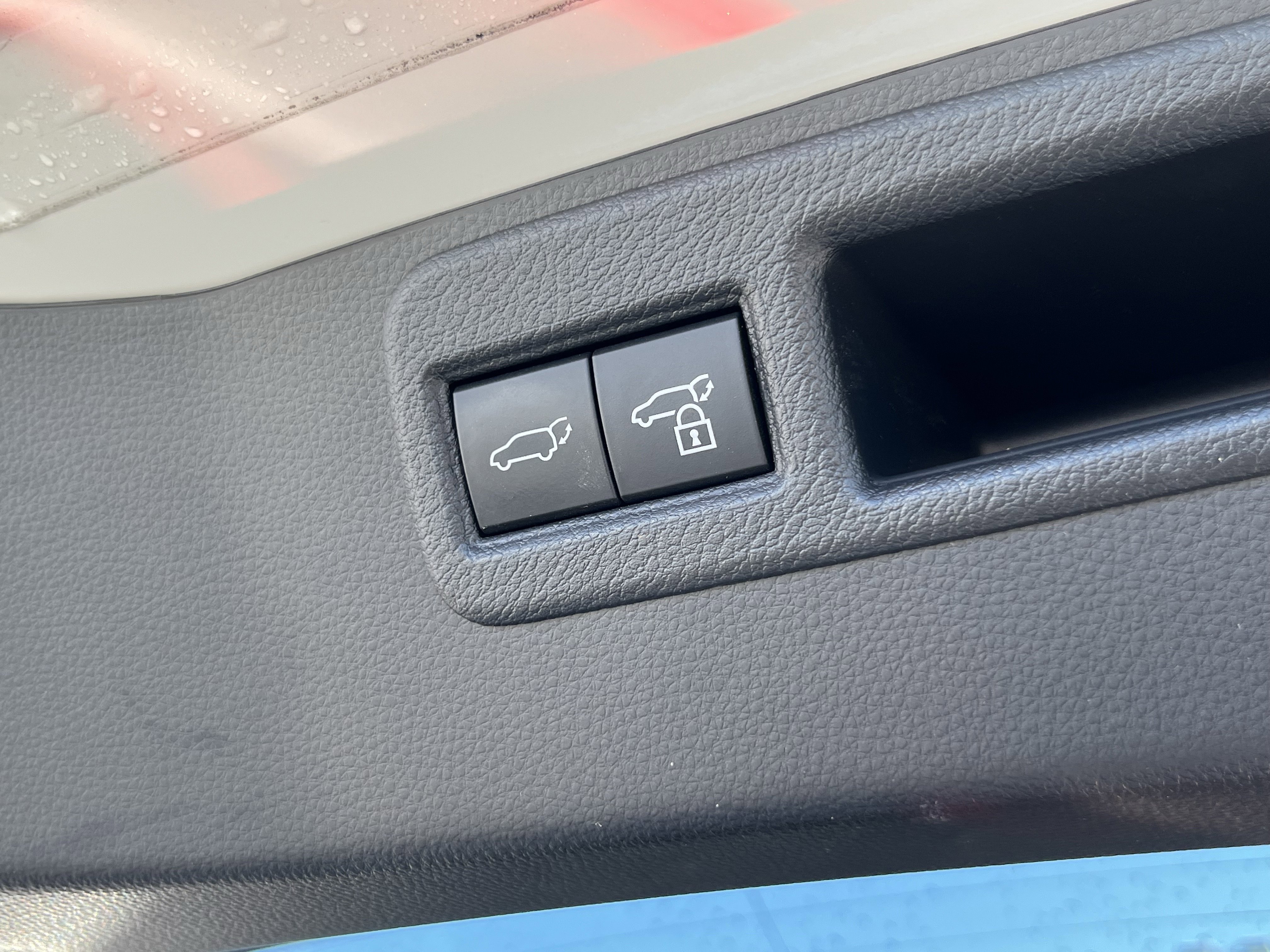 Used 2022 Toyota Venza XLE image 6