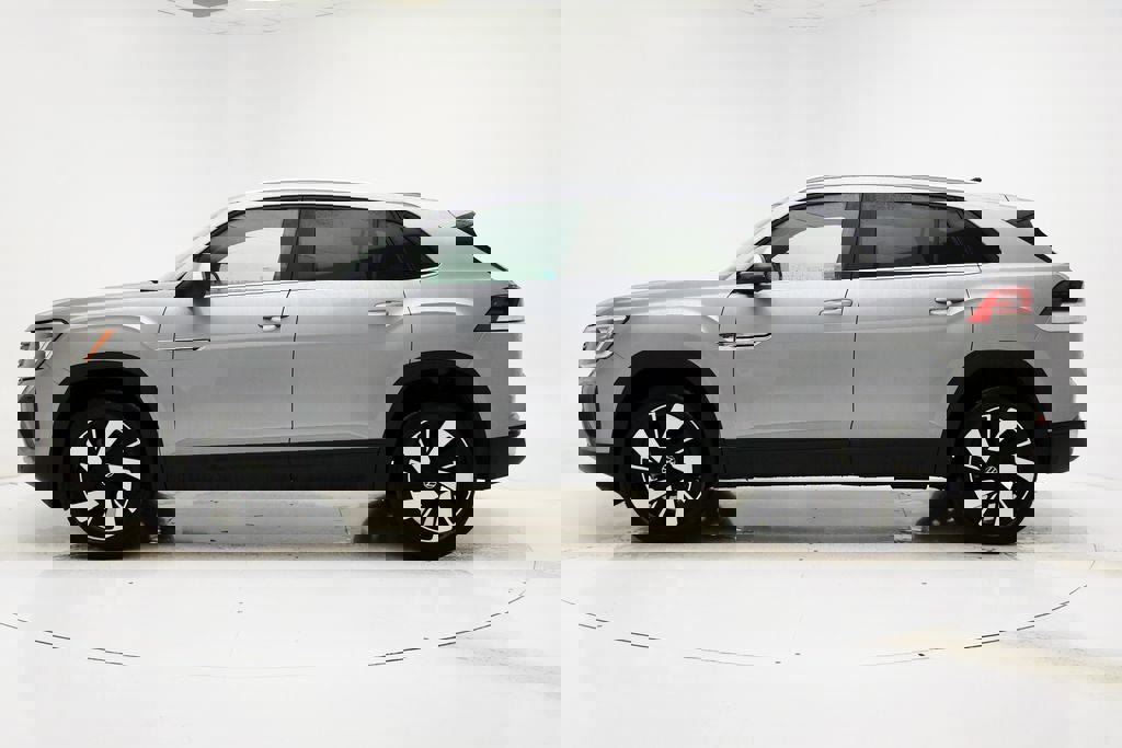 Used 2025 Volkswagen Atlas Cross Sport SE image 6