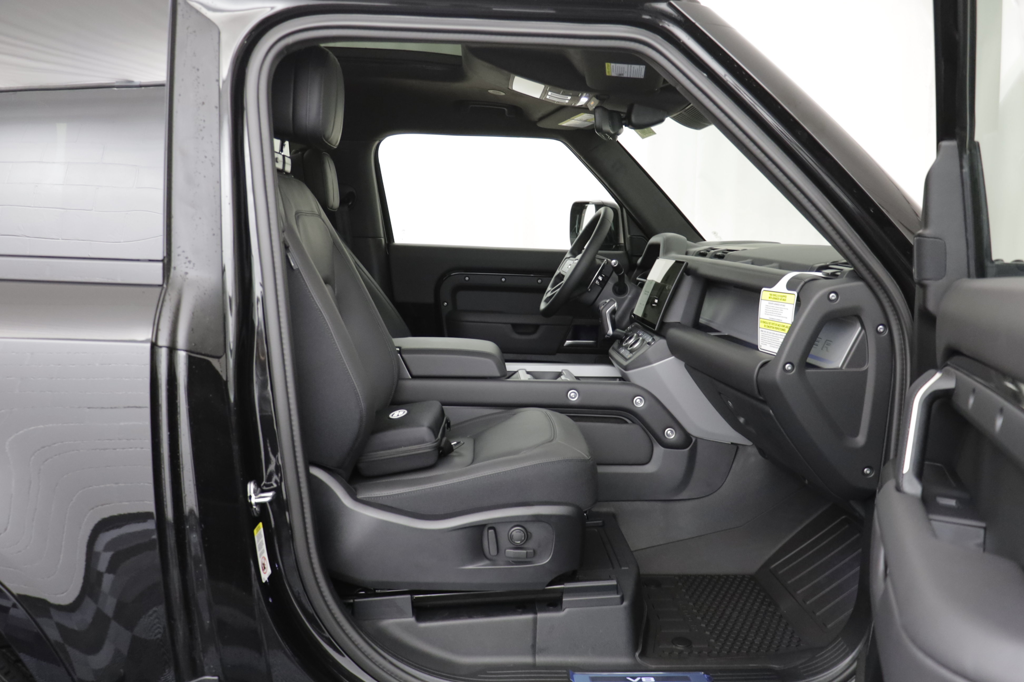 New 2026 Land Rover Defender 90 V8 AWD/4WD image 20