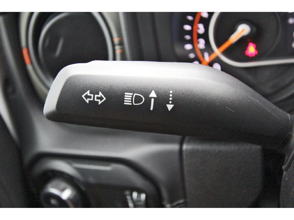 Used 2025 Jeep Gladiator Mojave w/ Convenience Group AWD/4WD image 17