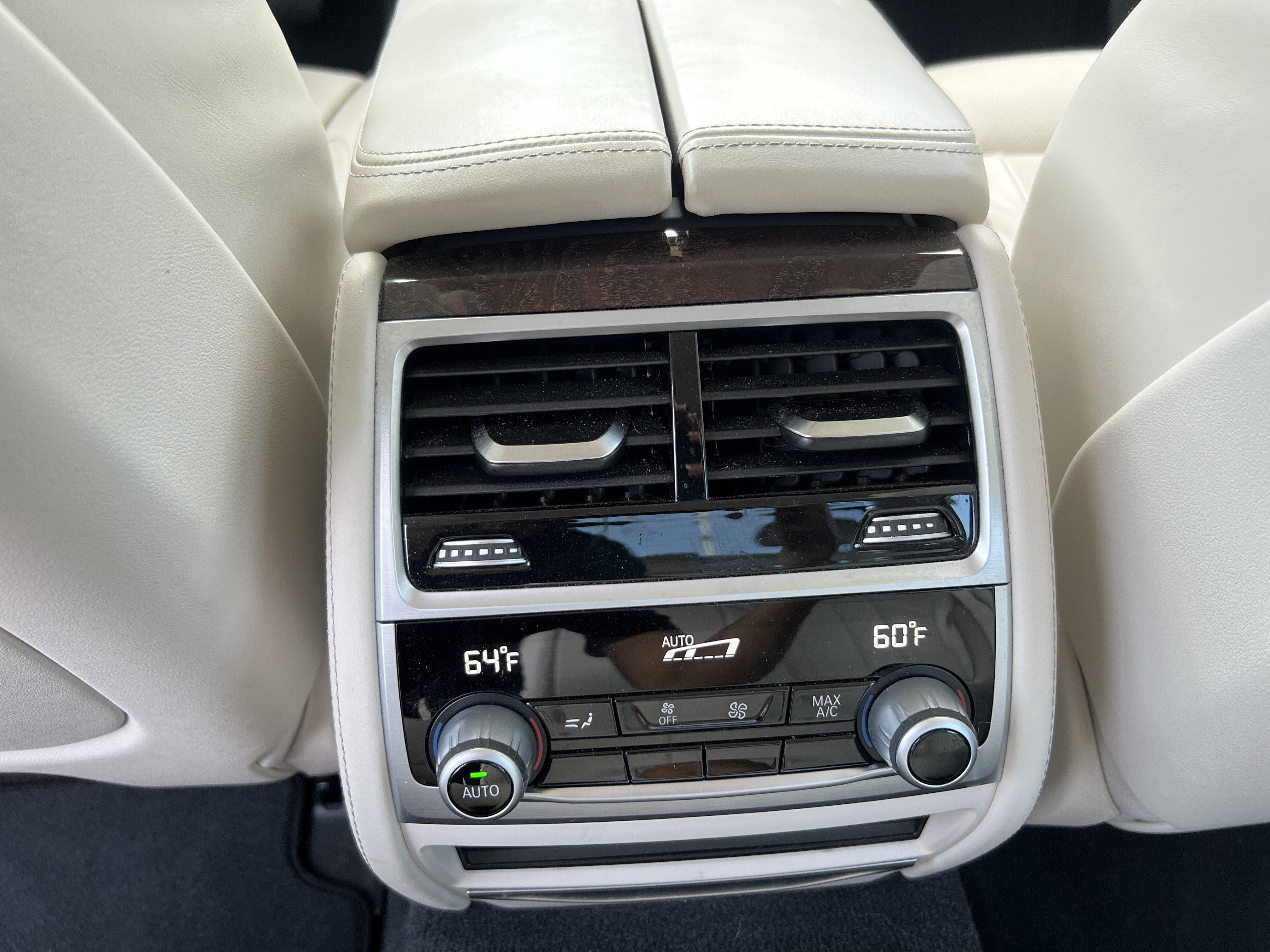 Used 2020 BMW 740i w/ Premium Package RWD image 40