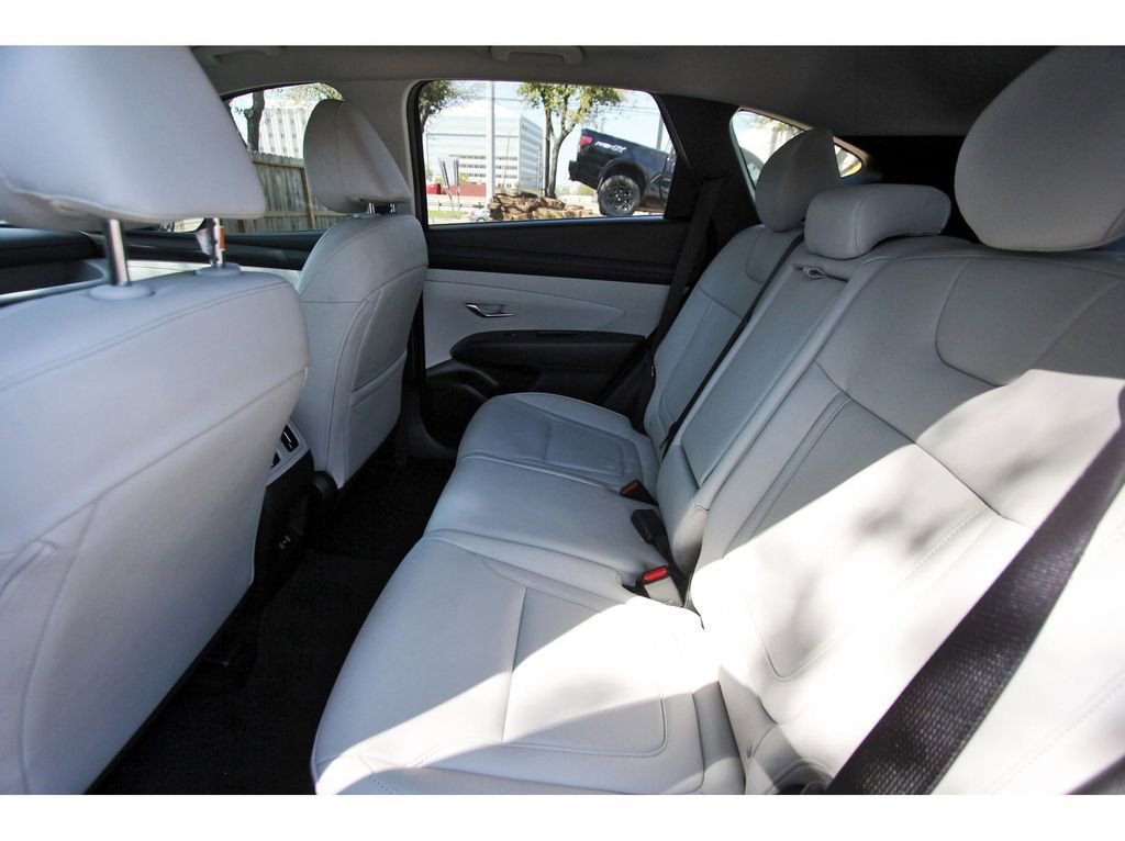 Used 2025 Hyundai Tucson SEL FWD image 14