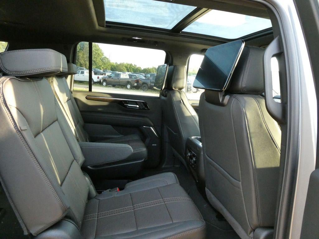 New 2026 Chevrolet Suburban High Country AWD/4WD image 13