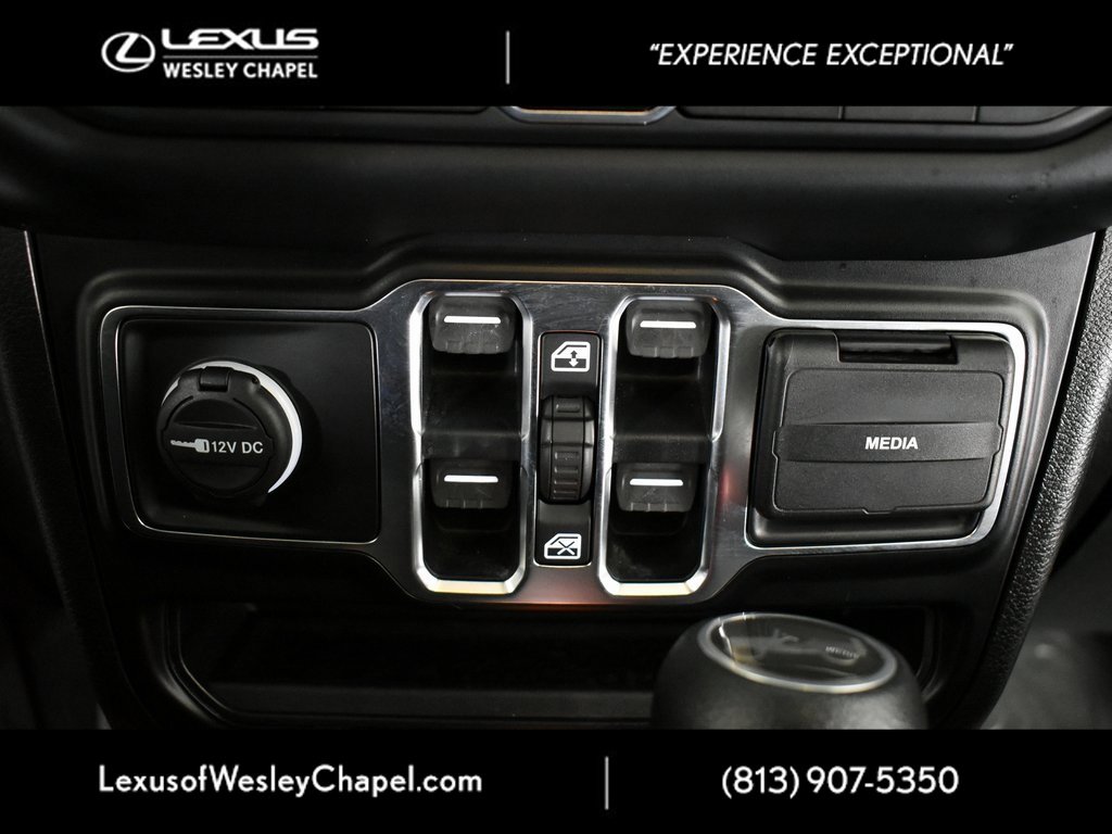 Used 2020 Jeep Wrangler Unlimited Sahara image 37