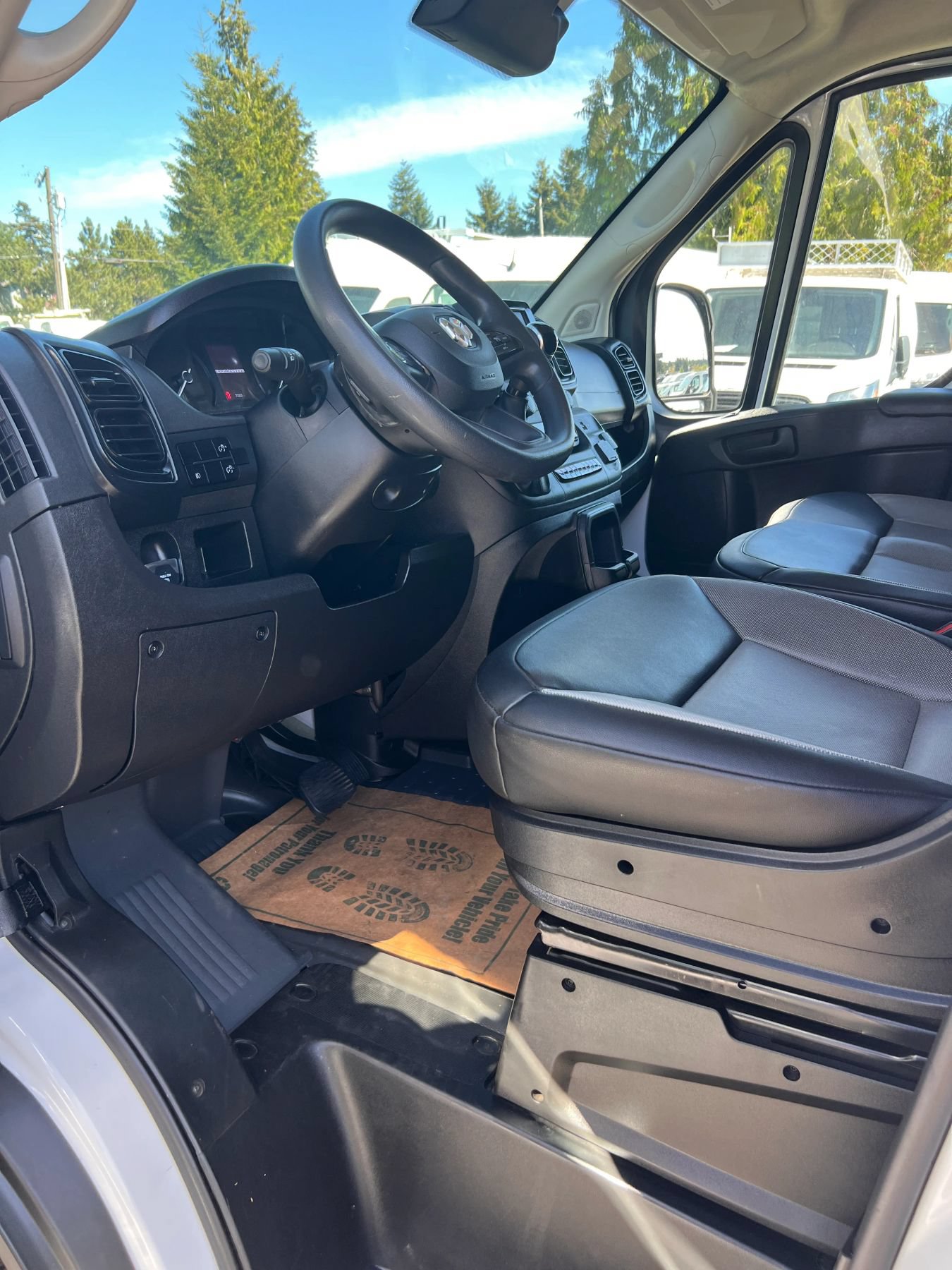 Used 2024 RAM ProMaster 2500 w/ Convenience Group FWD image 9
