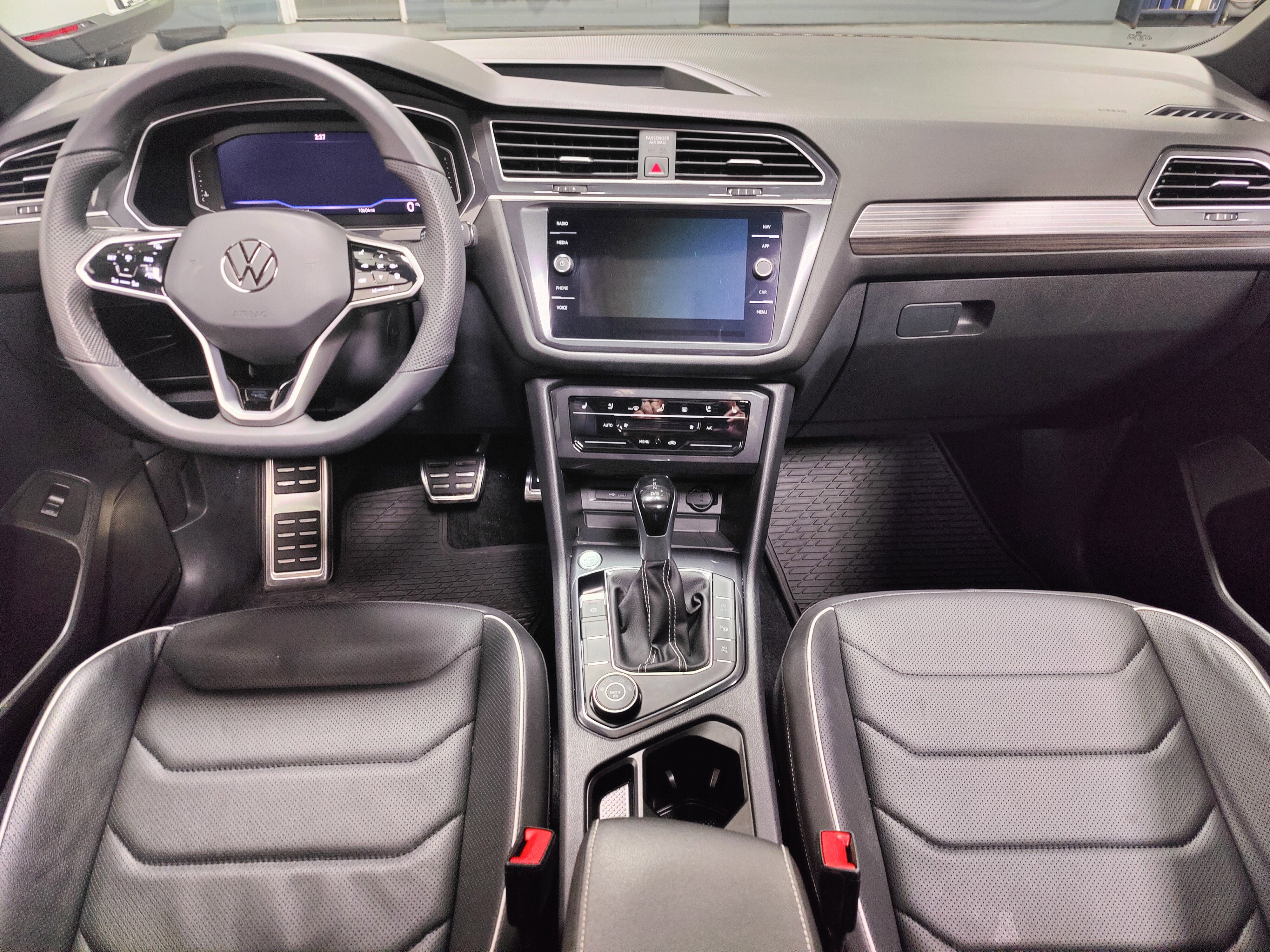 Used 2024 Volkswagen Tiguan SEL R-Line image 24