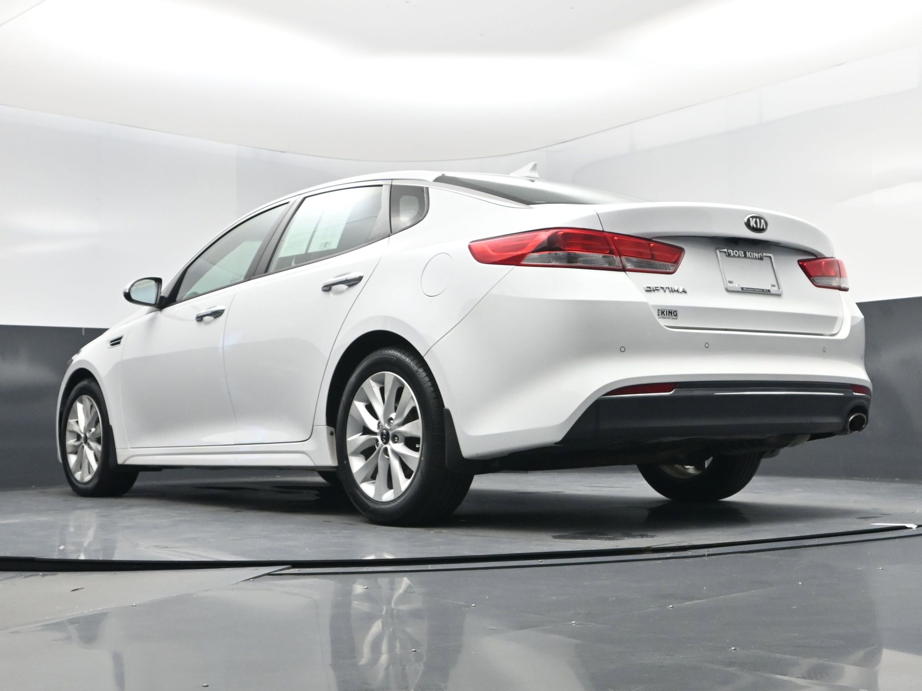 Used 2018 Kia Optima LX w/ 17" Alloy Wheels Package image 12