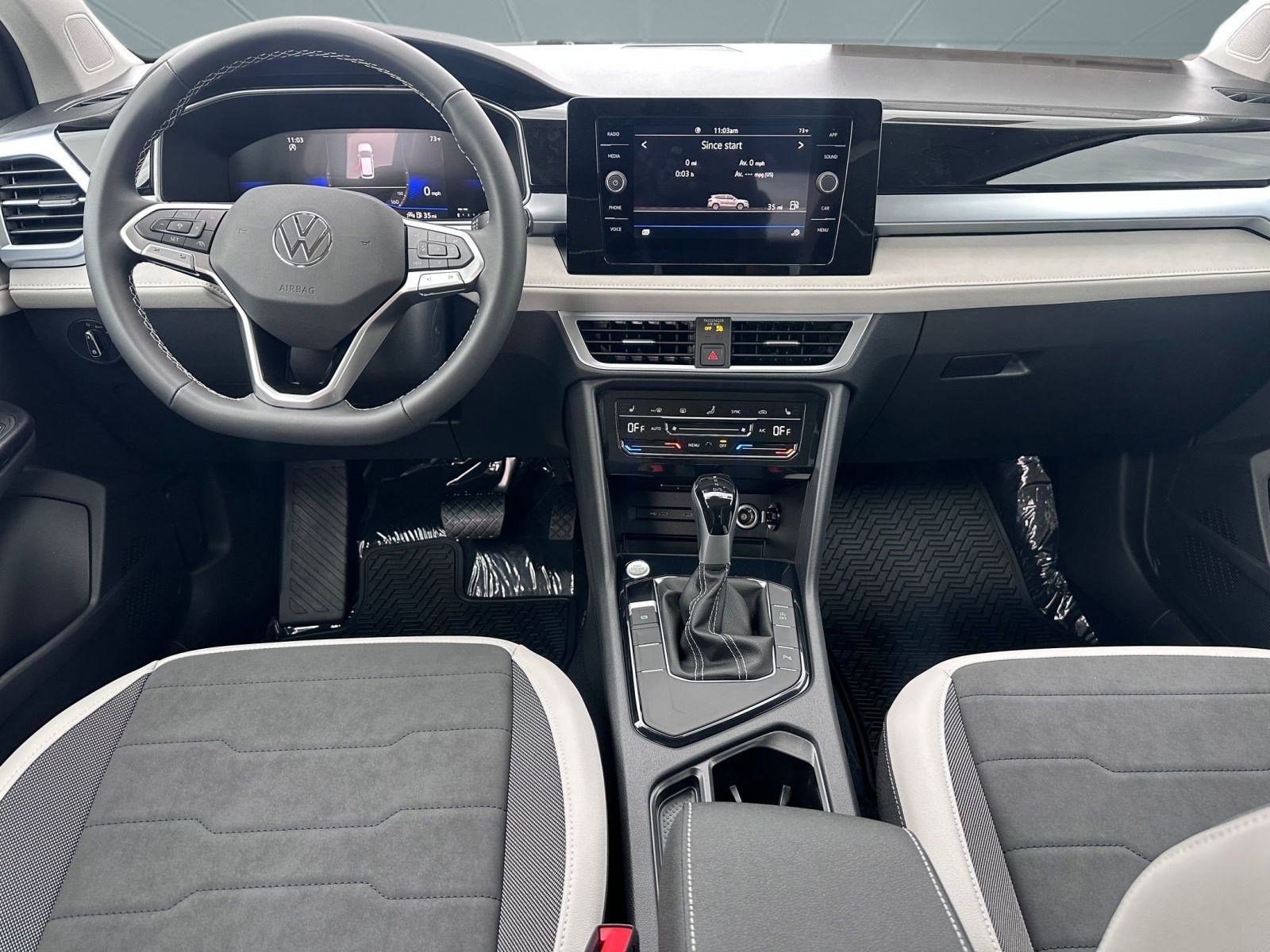 New 2026 Volkswagen Taos SE image 4