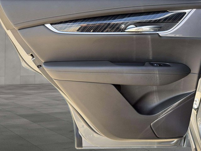 Used 2025 Cadillac XT6 Premium Luxury FWD image 7
