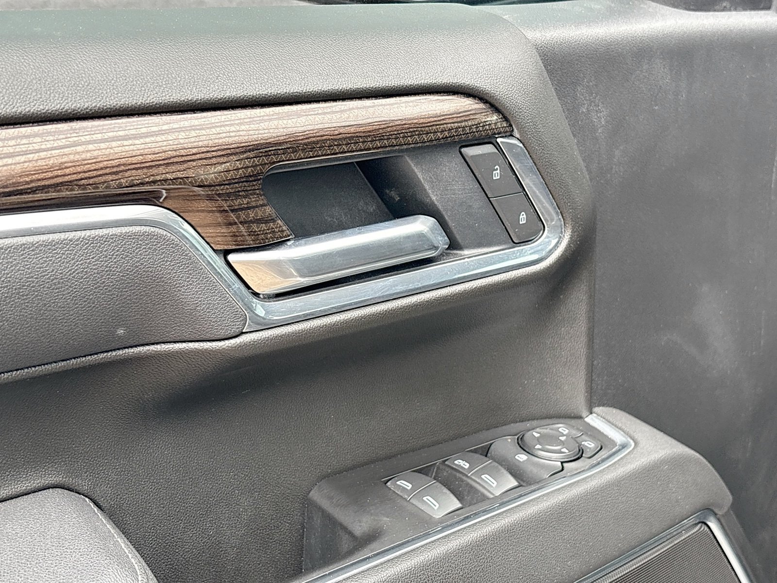 Used 2025 Chevrolet Silverado 1500 LT AWD/4WD image 18