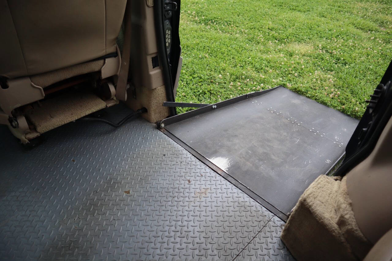 Used 2002 Ford Windstar SEL FWD image 26