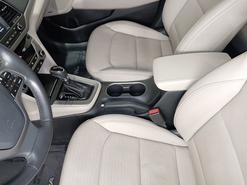 Used 2017 Hyundai Elantra Limited w/ Limited Tech Package 04 FWD image 17