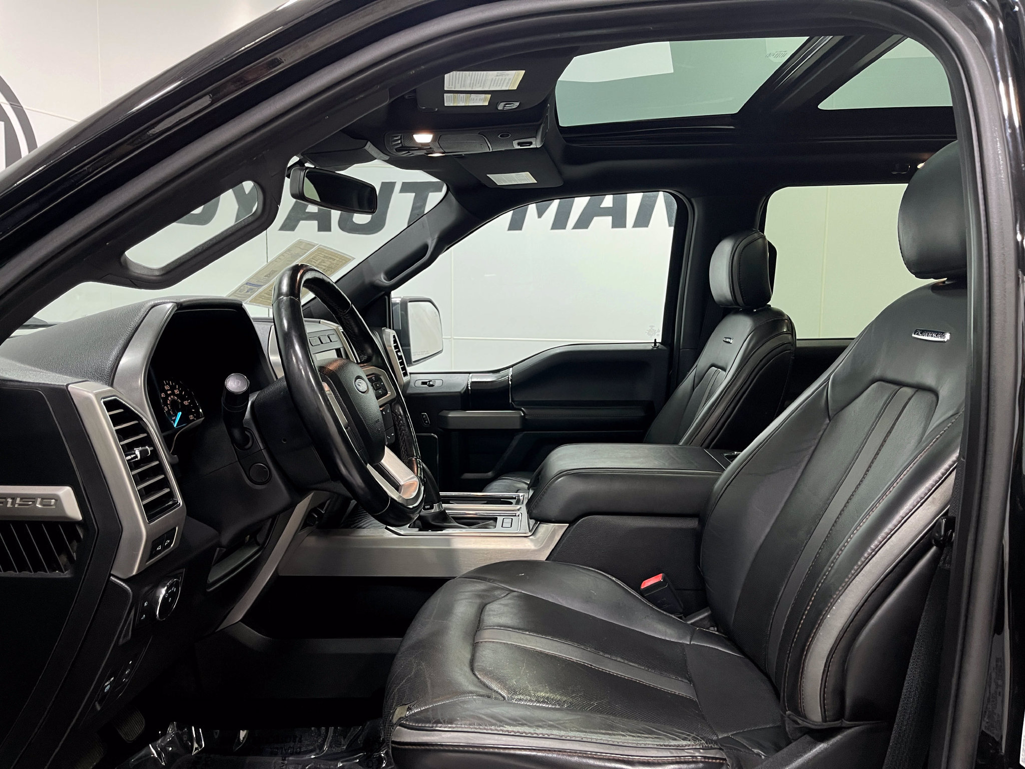 Used 2018 Ford F150 Platinum w/ Equipment Group 701A Luxury AWD/4WD image 13