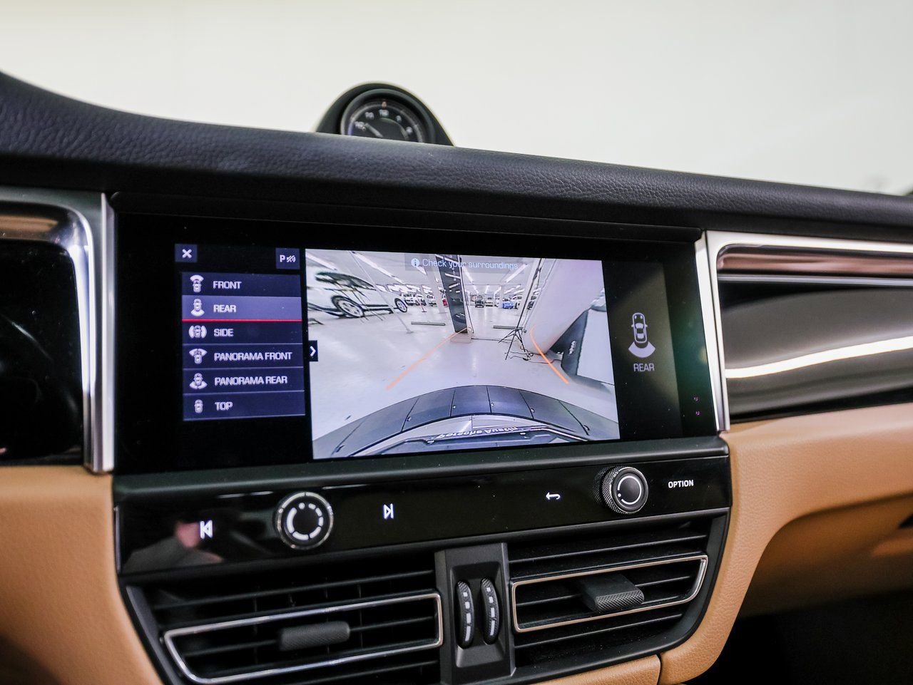 Certified 2023 Porsche Macan image 19