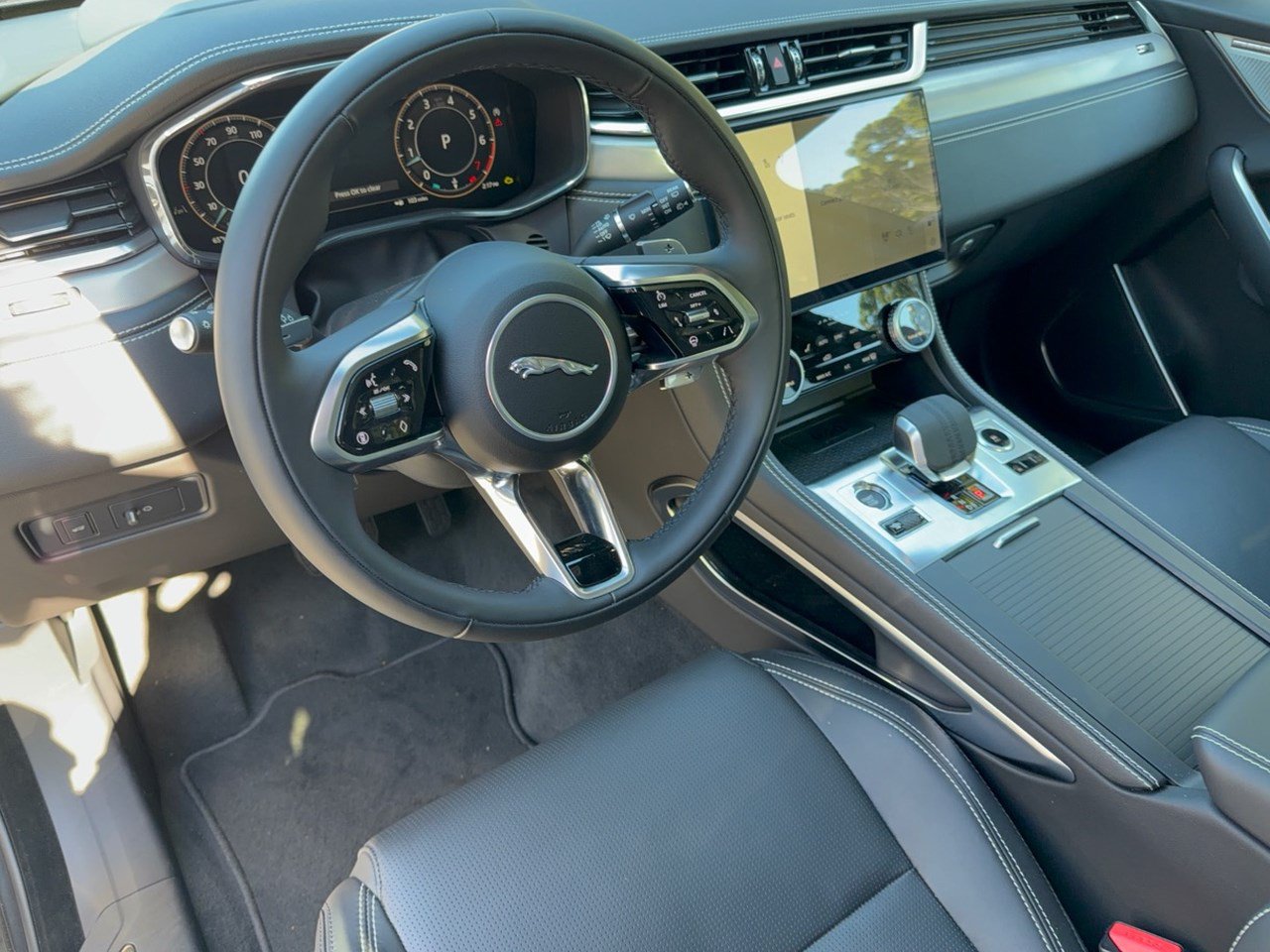 New 2026 Jaguar F-PACE R-Dynamic S AWD/4WD image 4