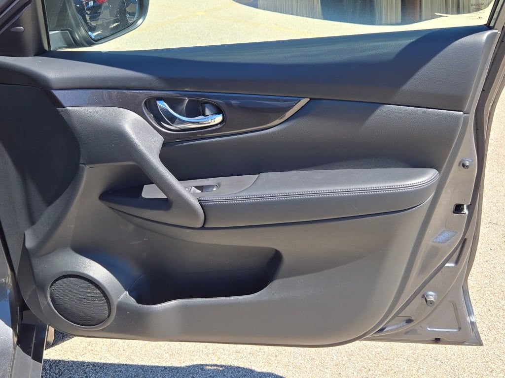 Used 2018 Nissan Rogue SV FWD image 6