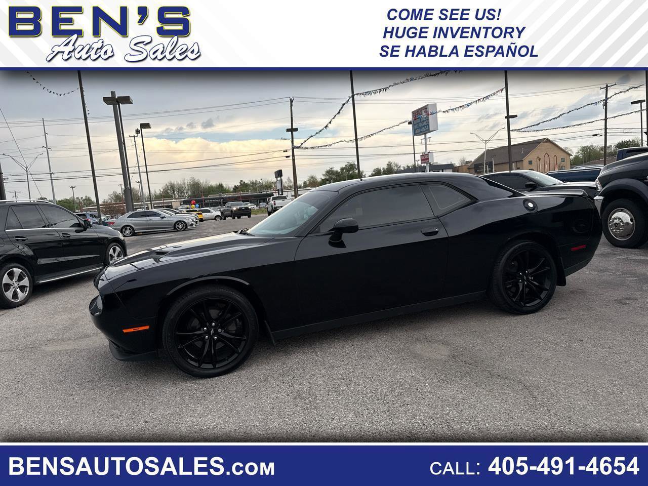 Used 2018 Dodge Challenger SXT w/ Blacktop Package RWD image 1