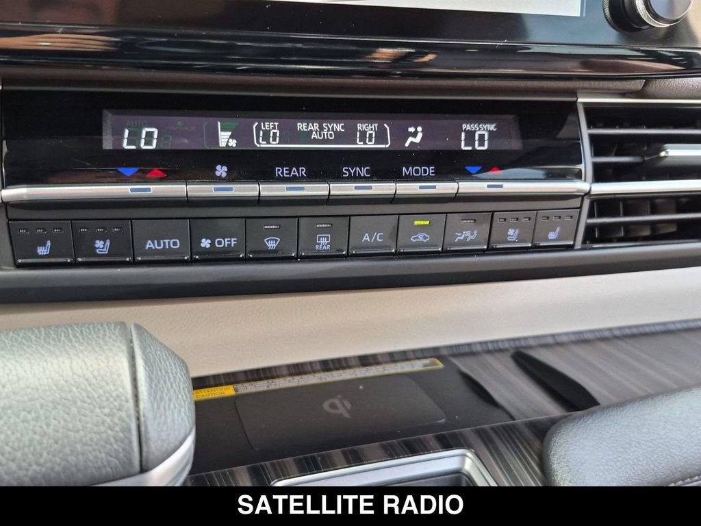 Used 2024 Toyota Sienna Platinum FWD image 23
