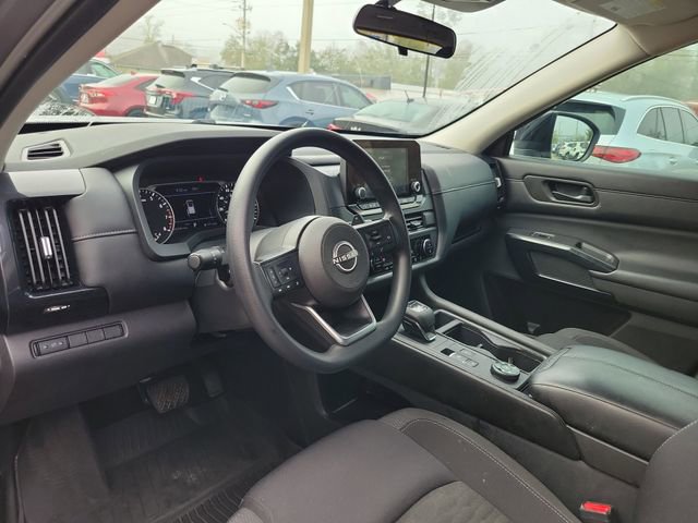 Used 2024 Nissan Pathfinder S AWD/4WD image 13