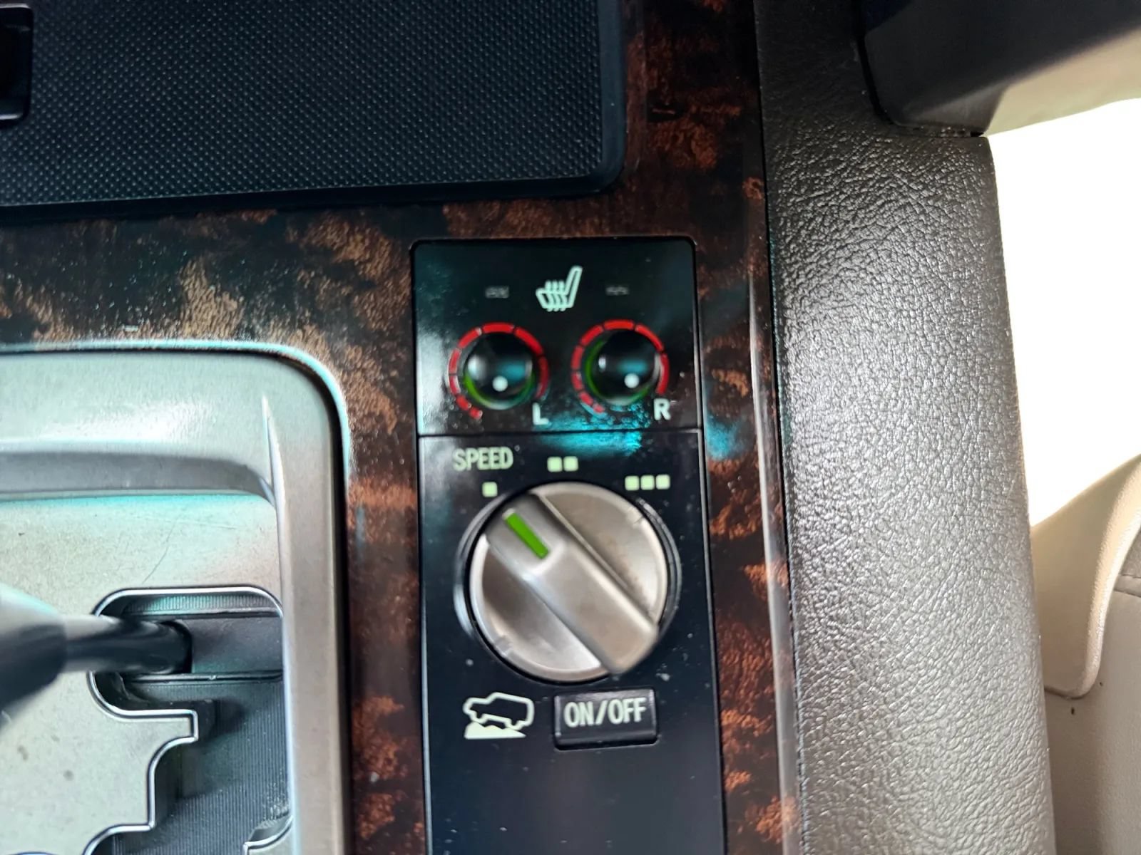 Used 2011 Toyota Land Cruiser AWD/4WD image 39