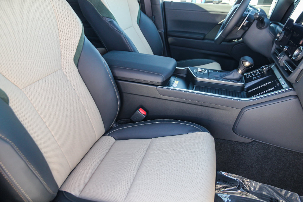 Certified 2026 Lexus GX 550 AWD/4WD image 18