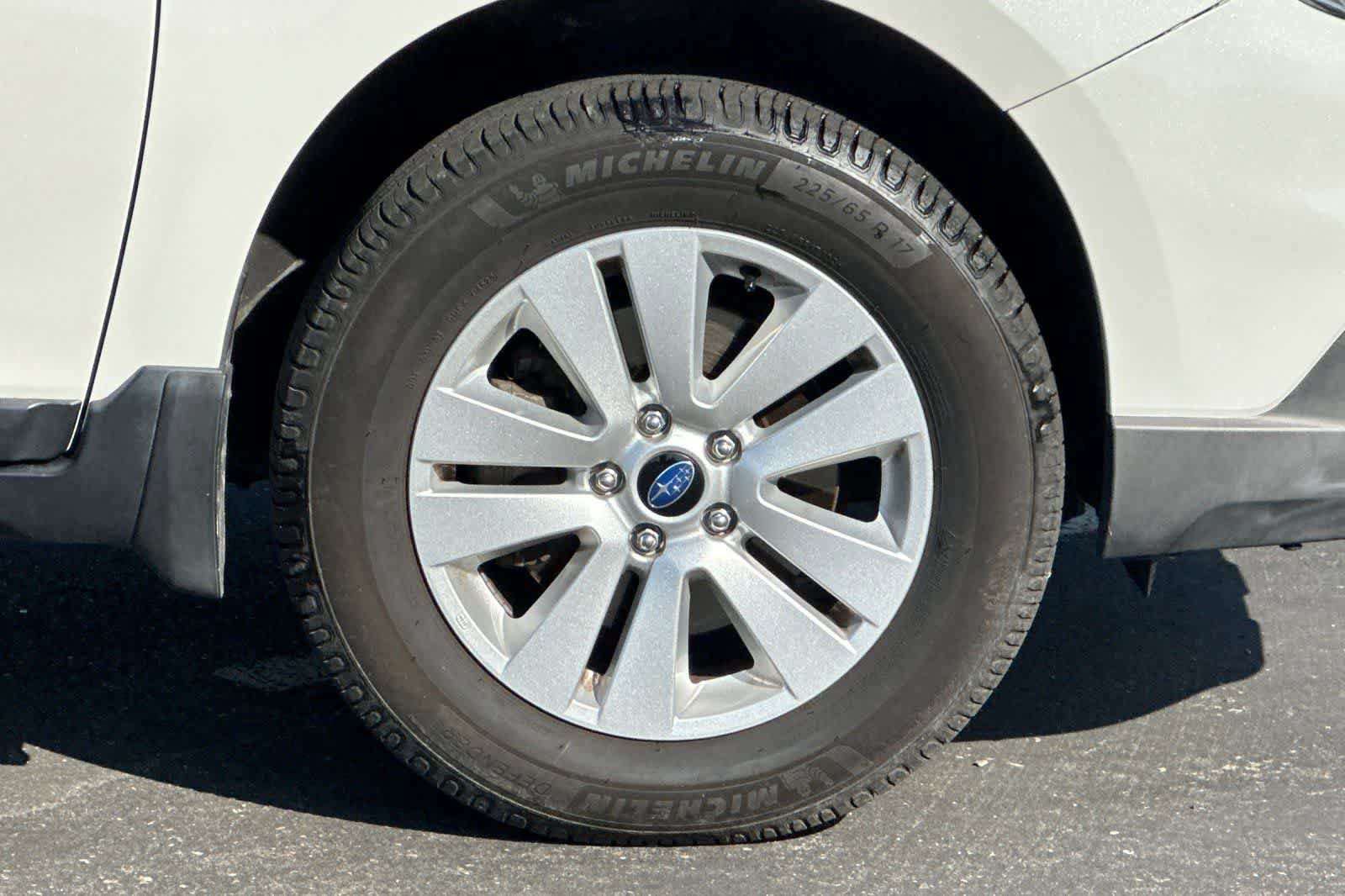 Used 2017 Subaru Outback 2.5i Premium AWD/4WD image 28