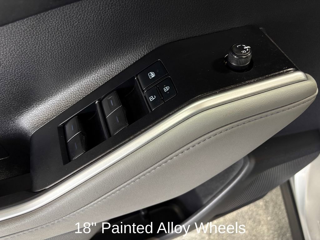 Used 2022 Toyota Highlander LE image 12