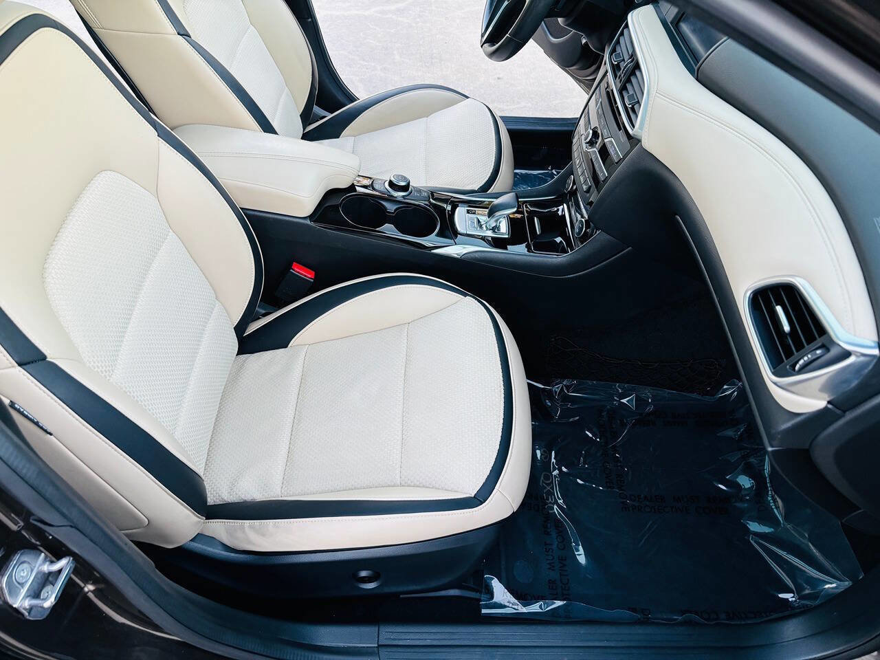 Used 2019 INFINITI QX30 w/ Navigation Package image 13