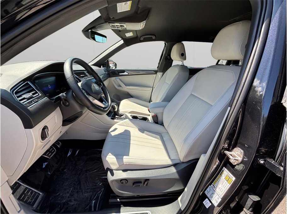 Used 2022 Volkswagen Tiguan SE R-Line FWD image 2