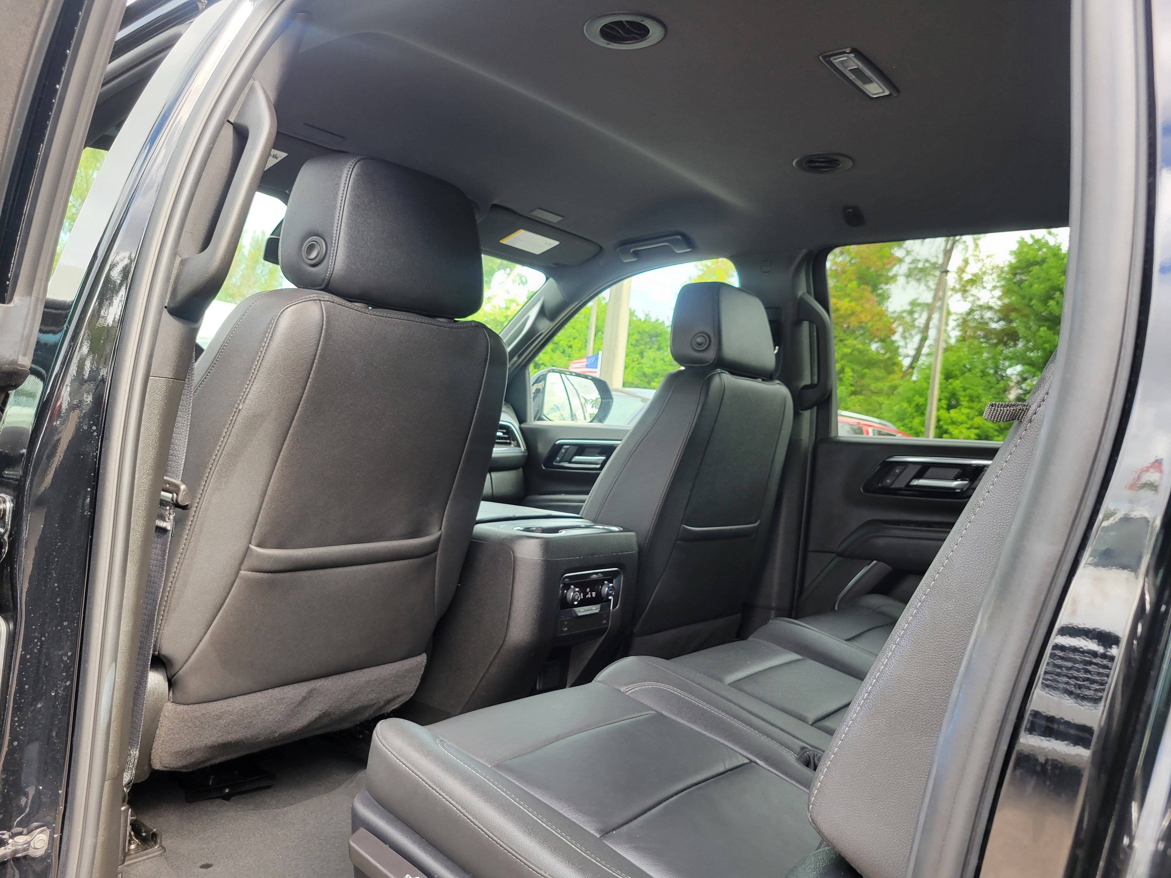 Used 2025 Chevrolet Suburban Z71 AWD/4WD image 15