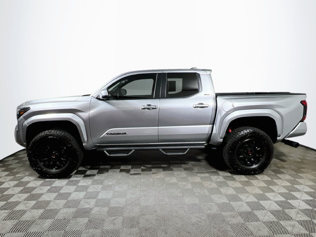 Certified 2025 Toyota Tacoma SR5 AWD/4WD image 4