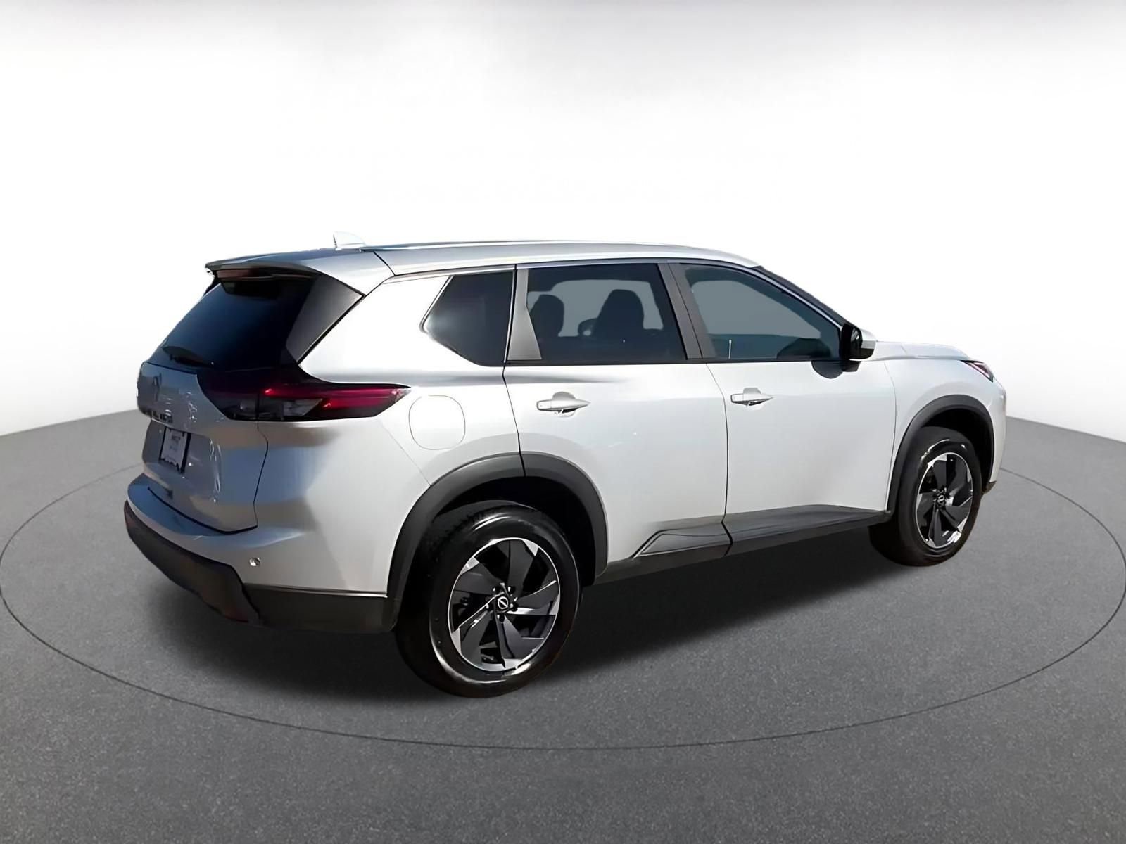 Used 2025 Nissan Rogue SV FWD image 12