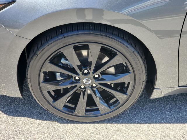 Used 2020 Nissan Maxima SR w/ Sport Mat Group FWD image 9