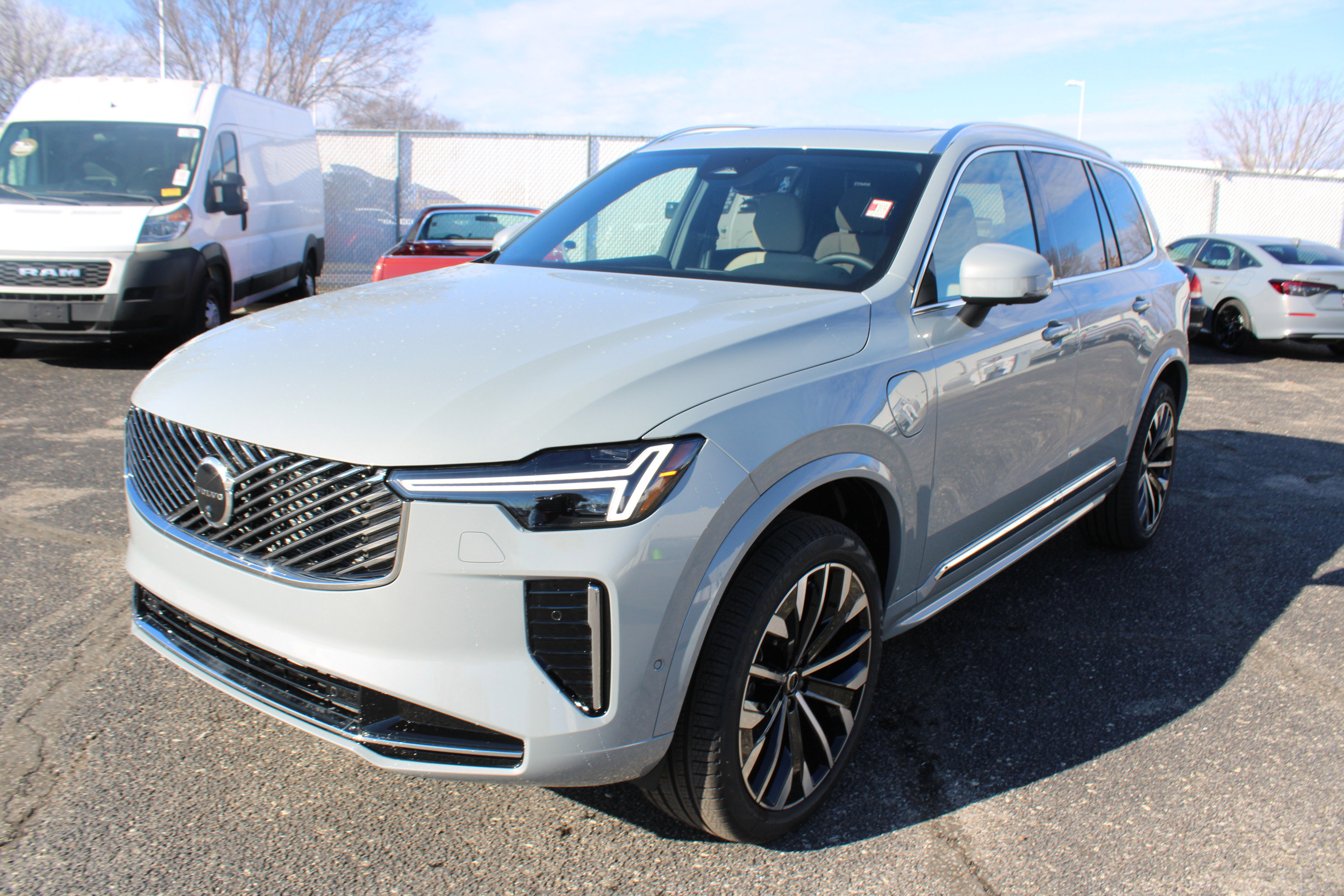 New 2026 Volvo XC90 T8 Plus w/ Protection Package Premier AWD/4WD image 8
